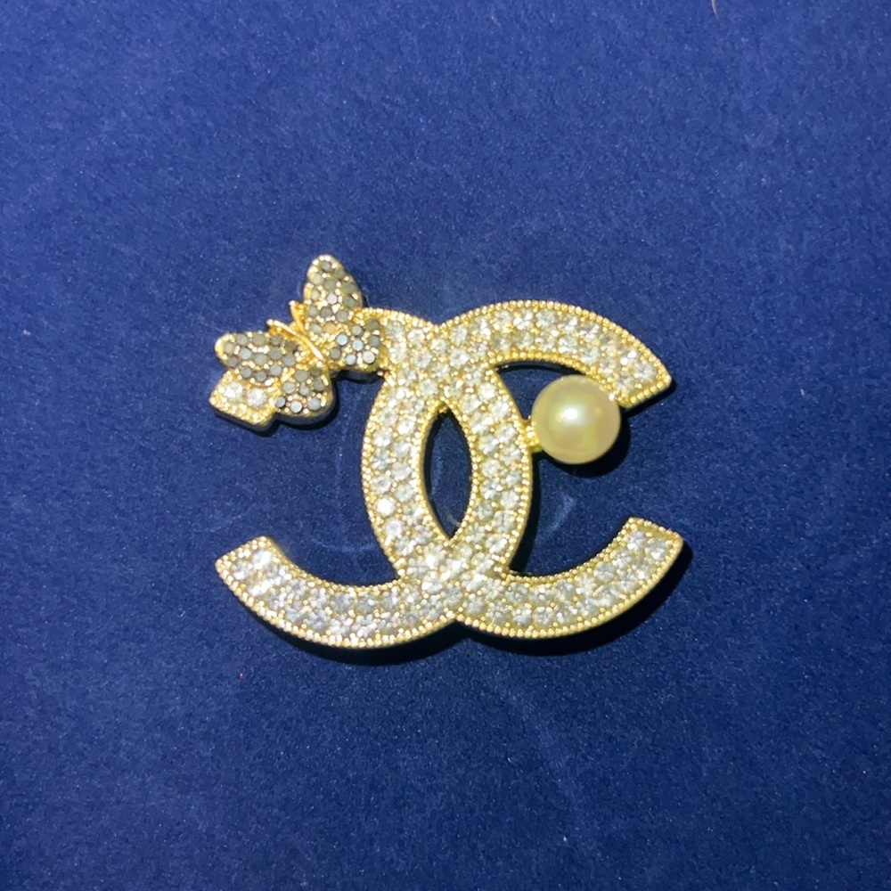 Brooch 5